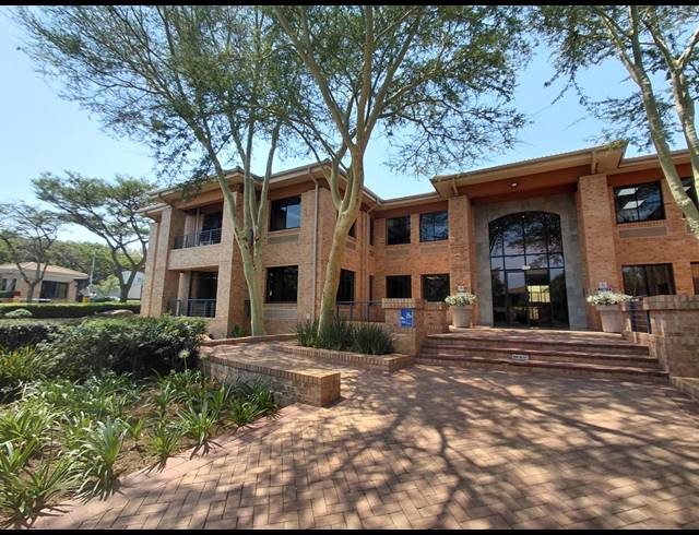 290M² OFFICE TO LET IN BRYANSTON